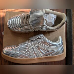 NWB Steve Madden Women's Madrid Silver Metallic Sneakers NEW Sz 7